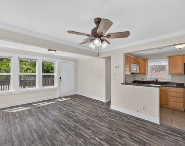 210 W 13th Street - Photo Thumbnail 11