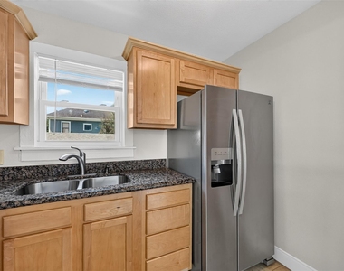 210 W 13th Street - Photo Thumbnail 20