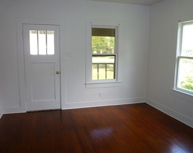 316 S Nugent Street - Photo Thumbnail 2