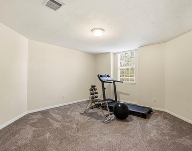 3023 London Lane - Photo Thumbnail 36