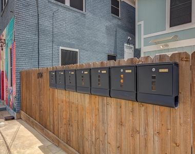 1708 19th St Street - Photo Thumbnail 14