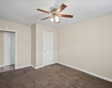 3005 Avenue L - Photo Thumbnail 10