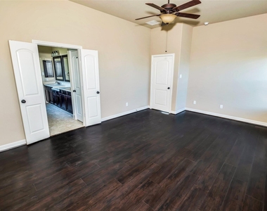 3207 Gibbons Crest Lane - Photo Thumbnail 19