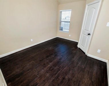 3207 Gibbons Crest Lane - Photo Thumbnail 30