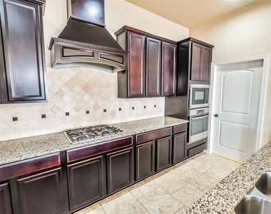 3207 Gibbons Crest Lane - Photo Thumbnail 13