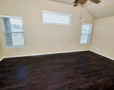 3207 Gibbons Crest Lane - Photo Thumbnail 16