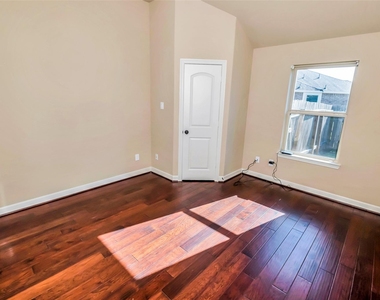3207 Gibbons Crest Lane - Photo Thumbnail 36