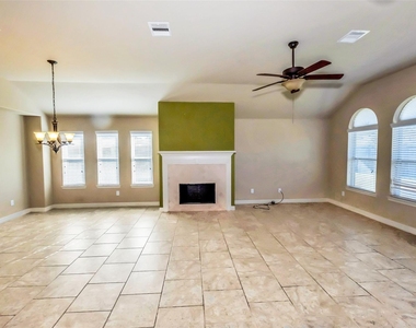 3207 Gibbons Crest Lane - Photo Thumbnail 7