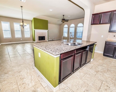 3207 Gibbons Crest Lane - Photo Thumbnail 12