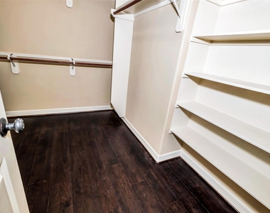 3207 Gibbons Crest Lane - Photo Thumbnail 25