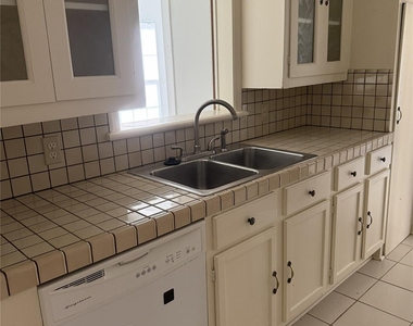 1317 Sneed Drive - Photo Thumbnail 8