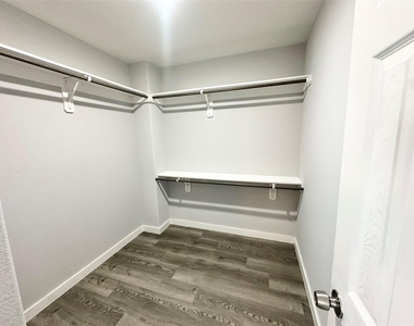8215 Crestview Drive - Photo Thumbnail 20