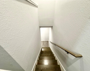8215 Crestview Drive - Photo Thumbnail 12