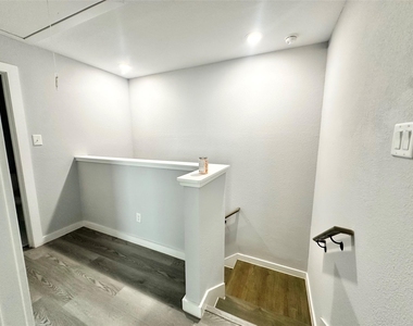 8215 Crestview Drive - Photo Thumbnail 21