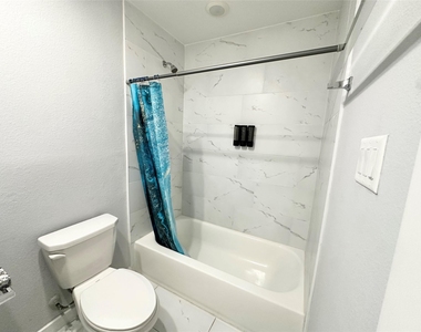 8215 Crestview Drive - Photo Thumbnail 27
