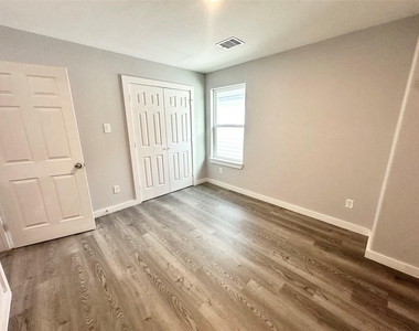 8215 Crestview Drive - Photo Thumbnail 23