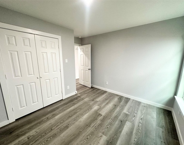 8215 Crestview Drive - Photo Thumbnail 8