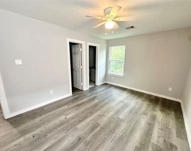 8215 Crestview Drive - Photo Thumbnail 14