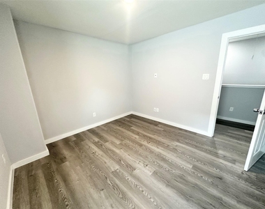 8215 Crestview Drive - Photo Thumbnail 25