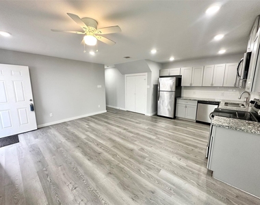 8215 Crestview Drive - Photo Thumbnail 3