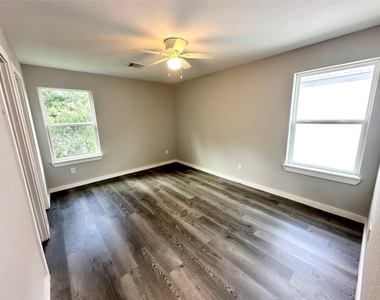 8215 Crestview Drive - Photo Thumbnail 13