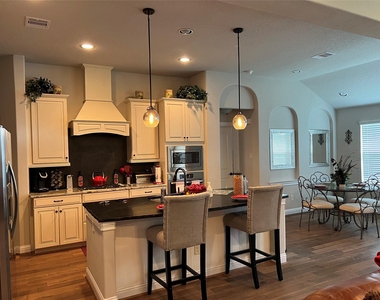 20427 Montecrest Circle - Photo Thumbnail 5