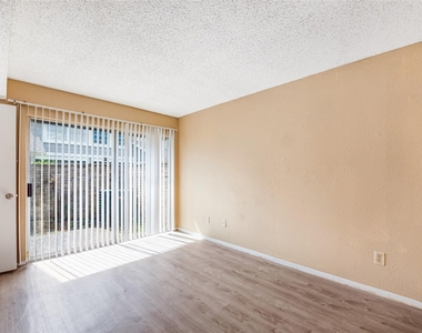 6315 Cattails Lane - Photo Thumbnail 17