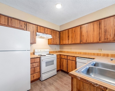 6315 Cattails Lane - Photo Thumbnail 11