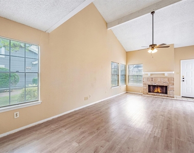 6315 Cattails Lane - Photo Thumbnail 9