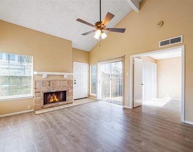 6315 Cattails Lane - Photo Thumbnail 4