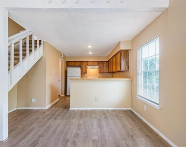 6315 Cattails Lane - Photo Thumbnail 6