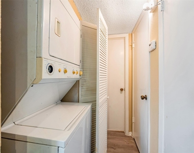 6315 Cattails Lane - Photo Thumbnail 15