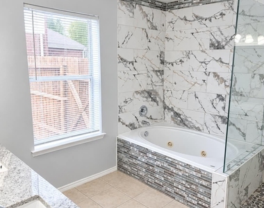 14223 Curry Creek Lane - Photo Thumbnail 5