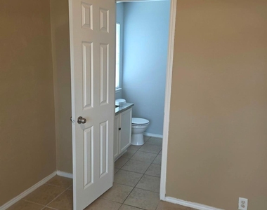 14223 Curry Creek Lane - Photo Thumbnail 8