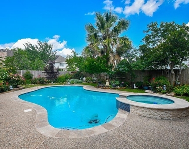 7103 Adobe Meadows Court - Photo Thumbnail 6
