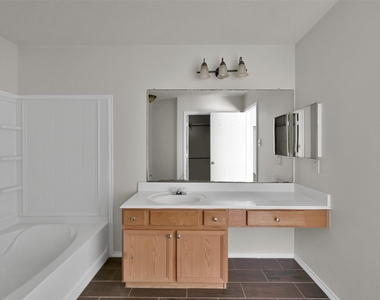 11510 Harbour Lake Court - Photo Thumbnail 24
