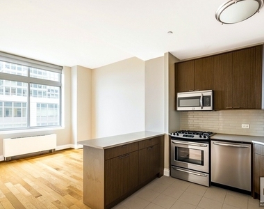 6th Avenue - Photo Thumbnail 2