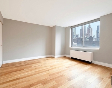 6th Avenue - Photo Thumbnail 3