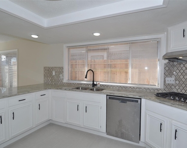 18638 Sweetjasmine Lane - Photo Thumbnail 12
