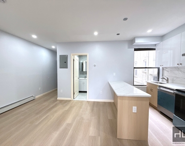 Steinway Street - Photo Thumbnail 9