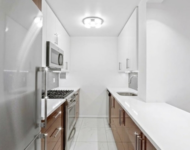 West 58th Street - Photo Thumbnail 2