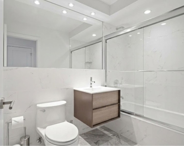 West 58th Street - Photo Thumbnail 4