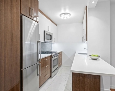 West 58th Street - Photo Thumbnail 1
