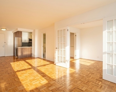 West 58th Street - Photo Thumbnail 3