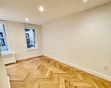 West 16 Street - Photo Thumbnail 3