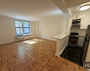 West 16 Street - Photo Thumbnail 2
