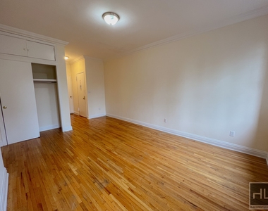 East 83 Street - Photo Thumbnail 1