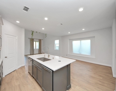 4251 Colony Lane - Photo Thumbnail 16
