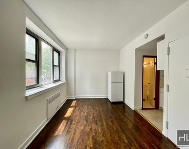 East 61 Street - Photo Thumbnail 1