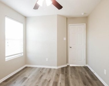 12210 Zenith Ridge Way - Photo Thumbnail 10